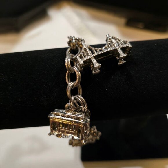 Vintage San Francisco Charm Bracelet Cable Car Golden Gate Seals Chinatown 60s - Picture 1 of 7